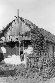 Partially post-and-plank and partially log frame constructioncottage