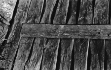 A pillar in a gable wall of a log barn, so-called 