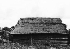 A log barn with one entrance from the back