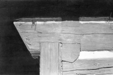 A mounting of a pillar at the door to a barn