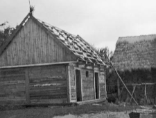 Post-and-plank cottage