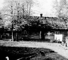 Post-and-plank cottage