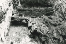 Burnt rampart structure